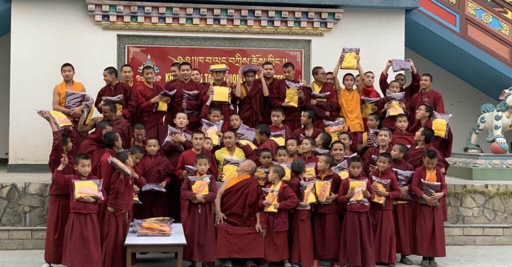 Volunteer in Buddhist Monasteries