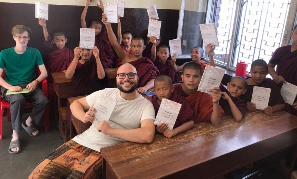 Volunteer in Buddhist Monastery